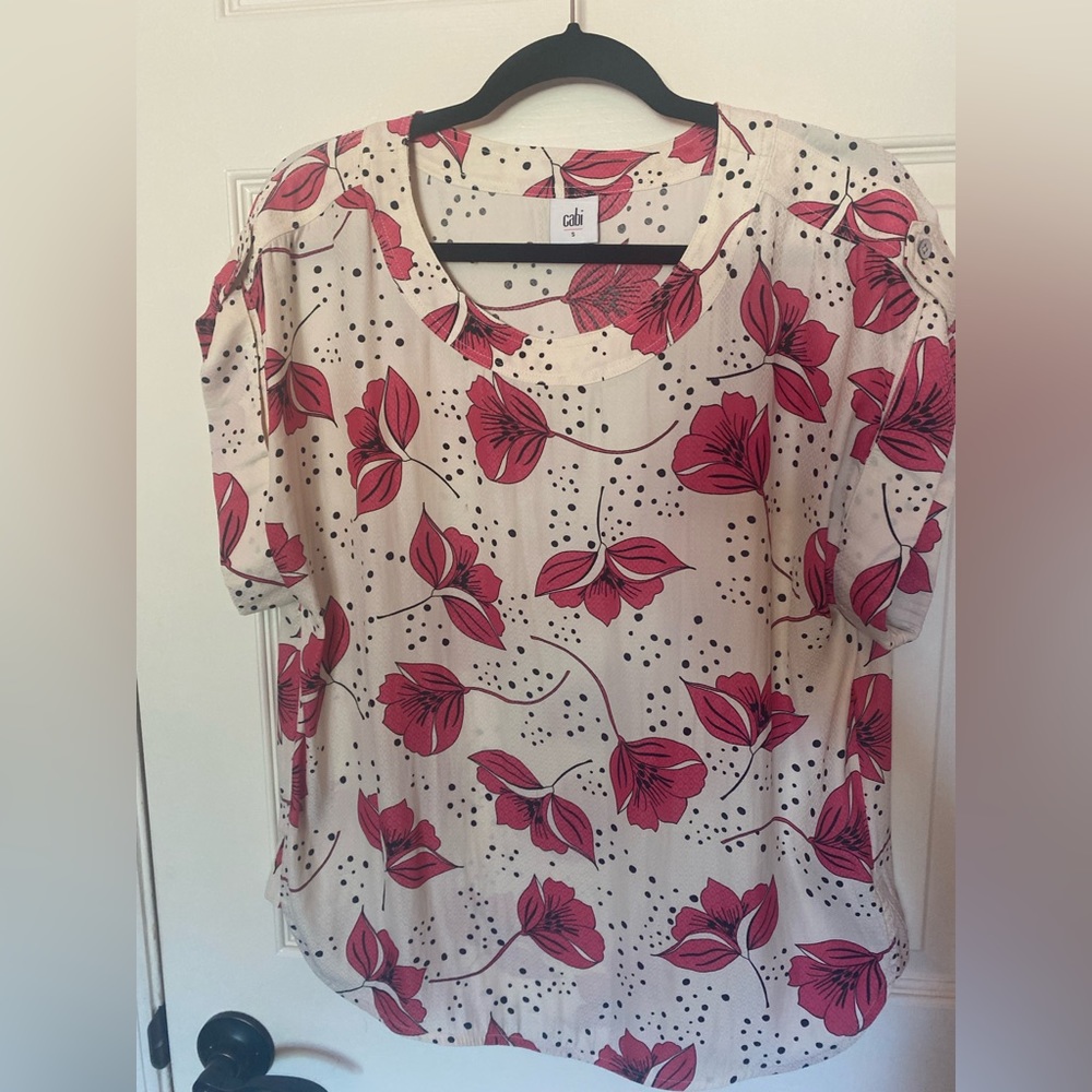Cabi pink floral and polka dot cap sleeve top blouse size S